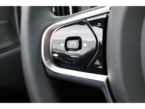 Volvo XC60 2.0 T8 Plug-in hybrid AWD Ultra Black Edition | Pano-dak | H&K Audio | Head up | Gelaagd Glas | Blis | ACC | 360 camera |