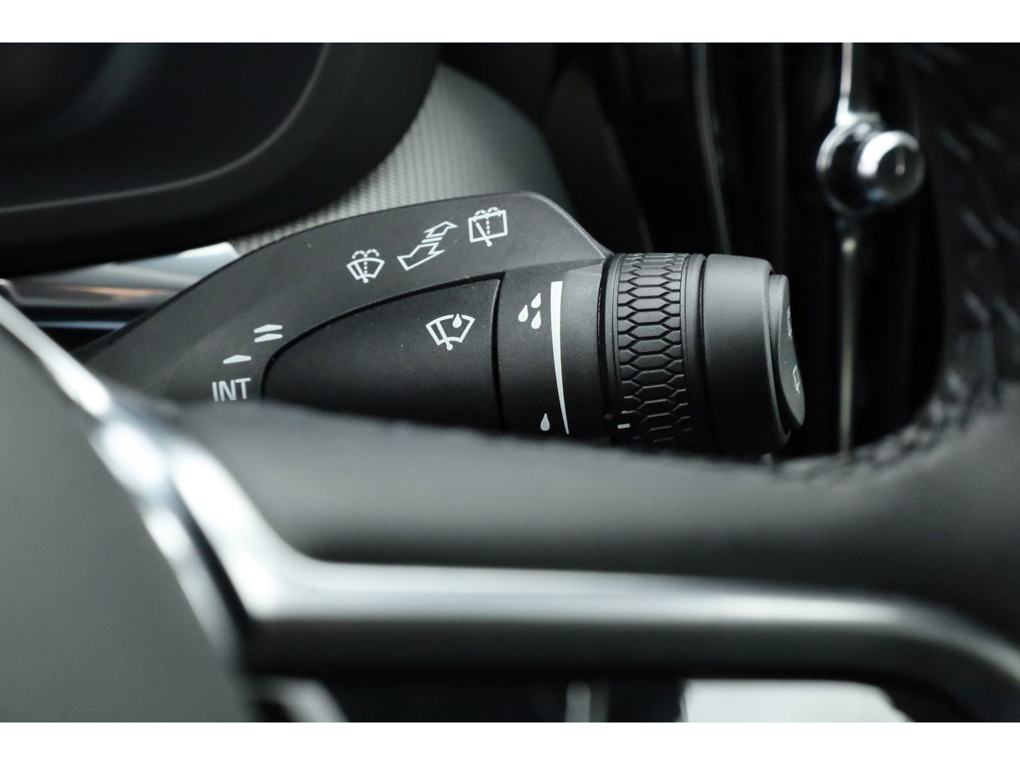 Volvo XC60 2.0 T8 Plug-in hybrid AWD Ultra Black Edition | Pano-dak | H&K Audio | Head up | Gelaagd Glas | Blis | ACC | 360 camera |