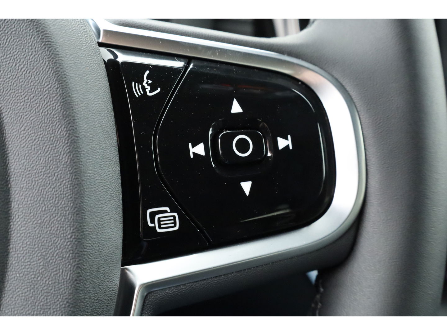 Volvo XC60 2.0 T8 Plug-in hybrid AWD Ultra Black Edition | Pano-dak | H&K Audio | Head up | Gelaagd Glas | Blis | ACC | 360 camera |