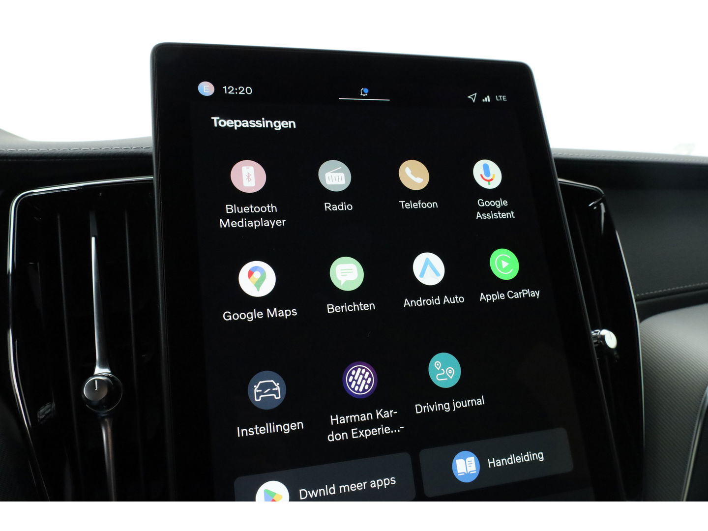 Volvo XC60 2.0 T8 Plug-in hybrid AWD Ultra Black Edition | Pano-dak | H&K Audio | Head up | Gelaagd Glas | Blis | ACC | 360 camera |