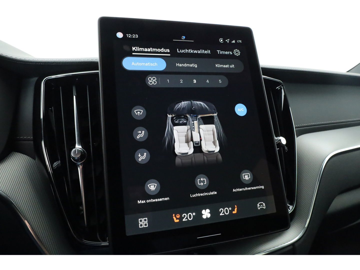 Volvo XC60 2.0 T8 Plug-in hybrid AWD Ultra Black Edition | Pano-dak | H&K Audio | Head up | Gelaagd Glas | Blis | ACC | 360 camera |