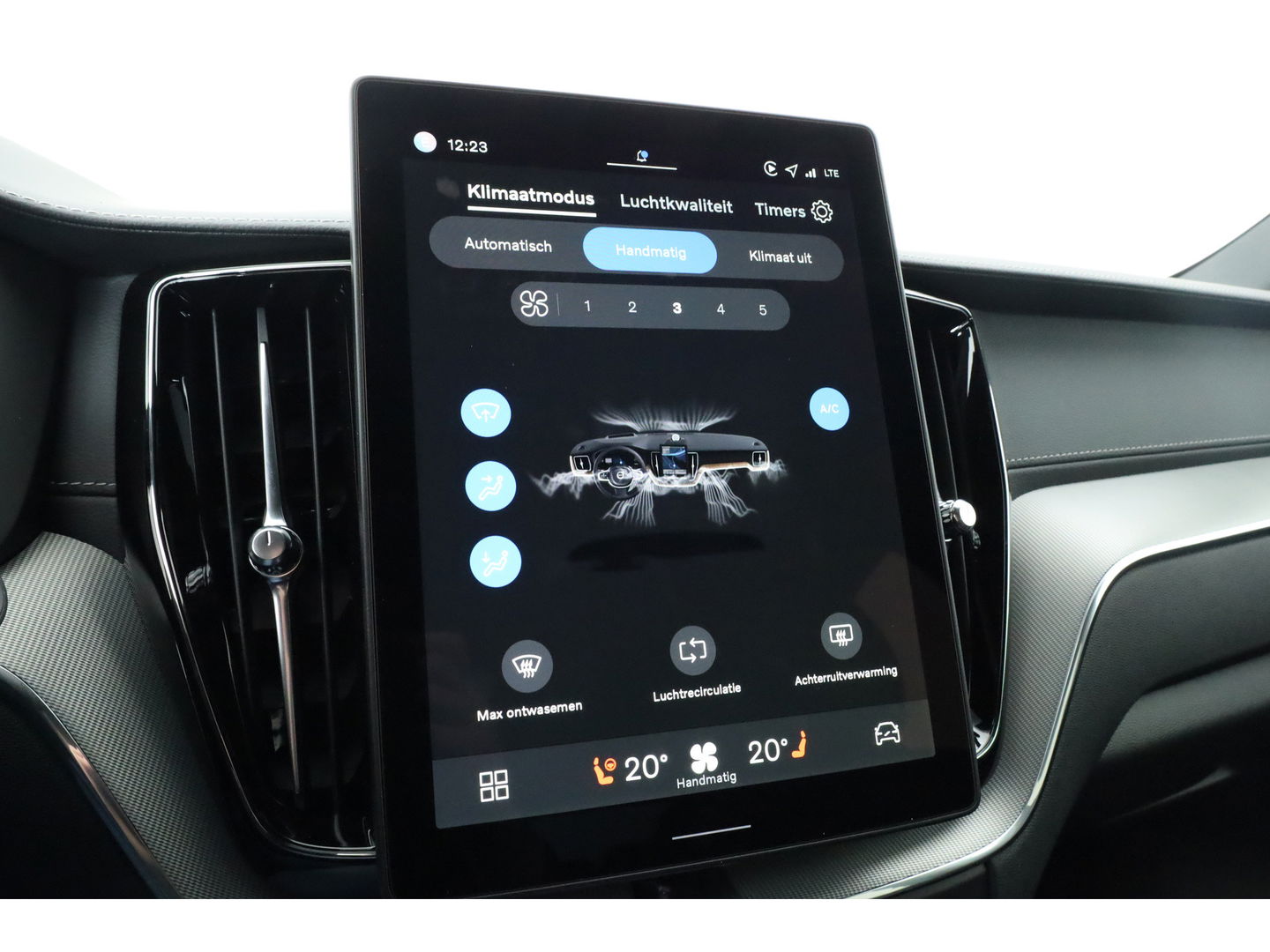 Volvo XC60 2.0 T8 Plug-in hybrid AWD Ultra Black Edition | Pano-dak | H&K Audio | Head up | Gelaagd Glas | Blis | ACC | 360 camera |