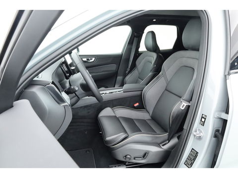 Volvo XC60 2.0 T8 Plug-in hybrid AWD Ultra Black Edition | Pano-dak | H&K Audio | Head up | Gelaagd Glas | Blis | ACC | 360 camera |