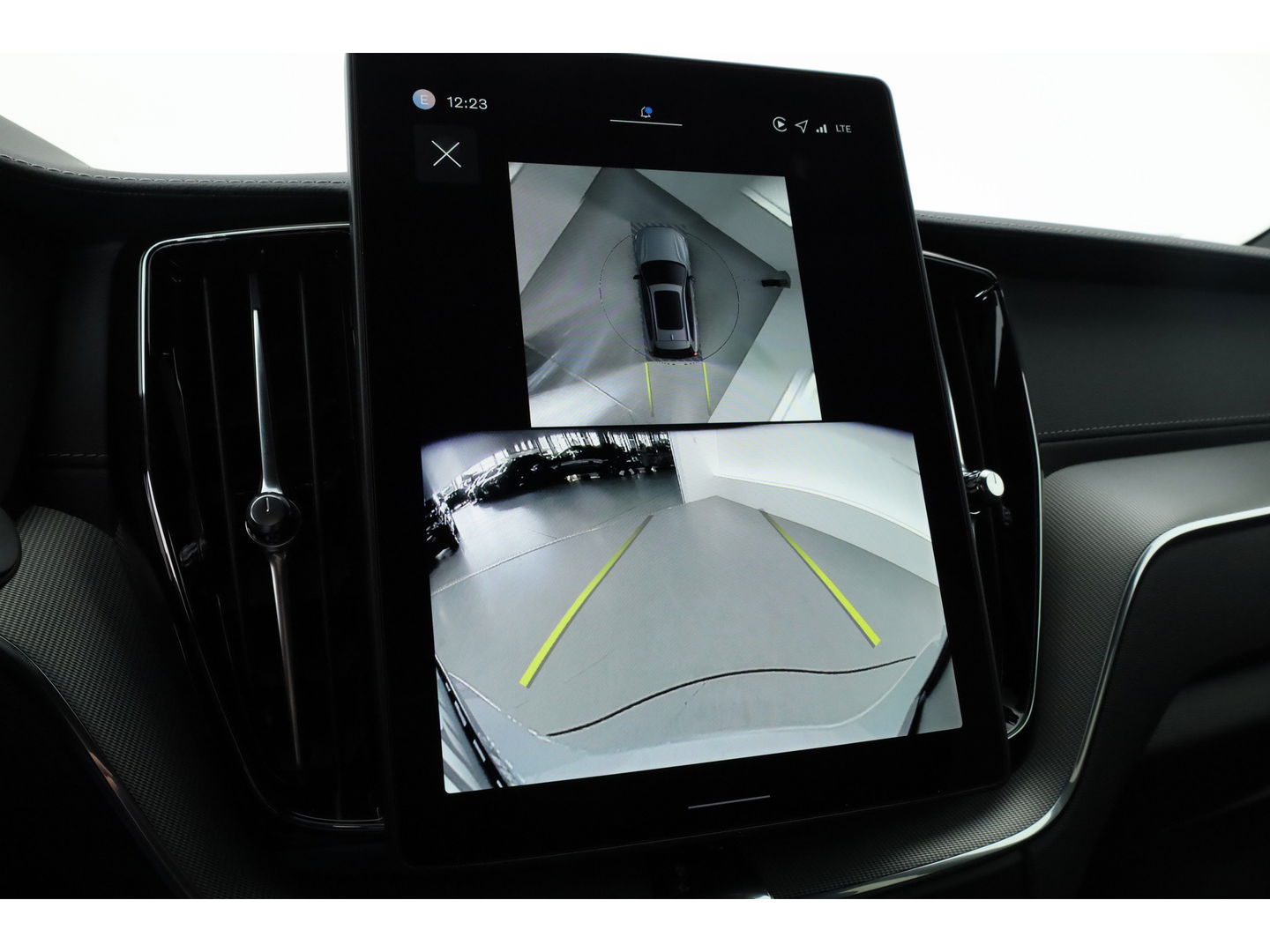 Volvo XC60 2.0 T8 Plug-in hybrid AWD Ultra Black Edition | Pano-dak | H&K Audio | Head up | Gelaagd Glas | Blis | ACC | 360 camera |