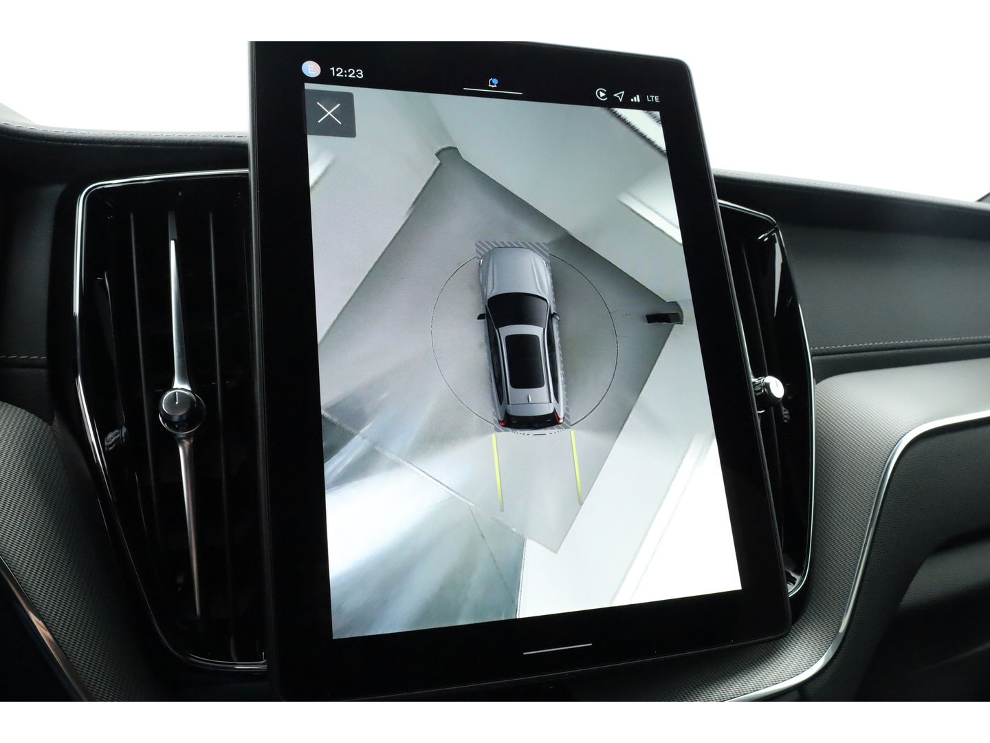 Volvo XC60 2.0 T8 Plug-in hybrid AWD Ultra Black Edition | Pano-dak | H&K Audio | Head up | Gelaagd Glas | Blis | ACC | 360 camera |