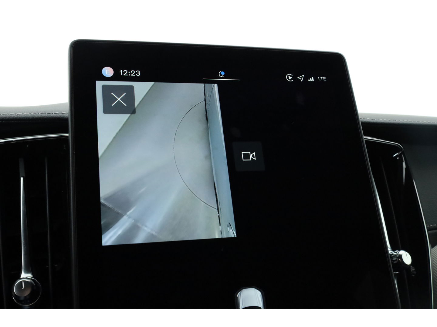 Volvo XC60 2.0 T8 Plug-in hybrid AWD Ultra Black Edition | Pano-dak | H&K Audio | Head up | Gelaagd Glas | Blis | ACC | 360 camera |