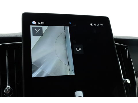 Volvo XC60 2.0 T8 Plug-in hybrid AWD Ultra Black Edition | Pano-dak | H&K Audio | Head up | Gelaagd Glas | Blis | ACC | 360 camera |