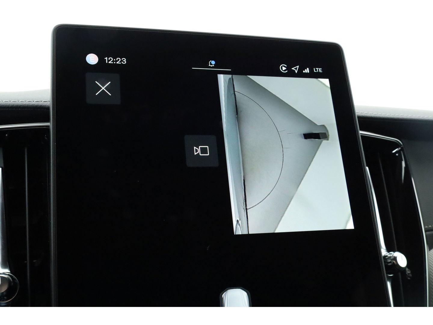 Volvo XC60 2.0 T8 Plug-in hybrid AWD Ultra Black Edition | Pano-dak | H&K Audio | Head up | Gelaagd Glas | Blis | ACC | 360 camera |