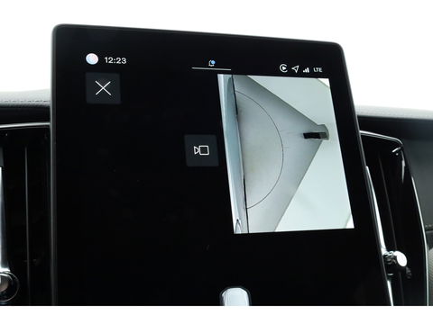 Volvo XC60 2.0 T8 Plug-in hybrid AWD Ultra Black Edition | Pano-dak | H&K Audio | Head up | Gelaagd Glas | Blis | ACC | 360 camera |