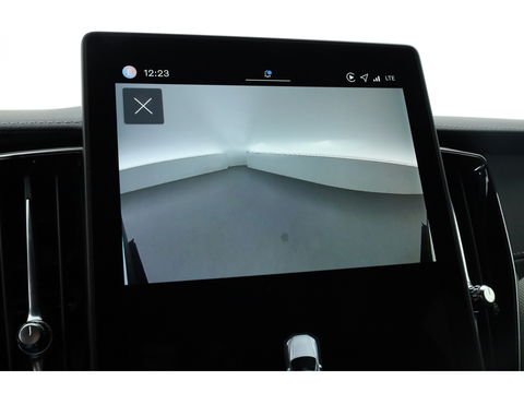 Volvo XC60 2.0 T8 Plug-in hybrid AWD Ultra Black Edition | Pano-dak | H&K Audio | Head up | Gelaagd Glas | Blis | ACC | 360 camera |