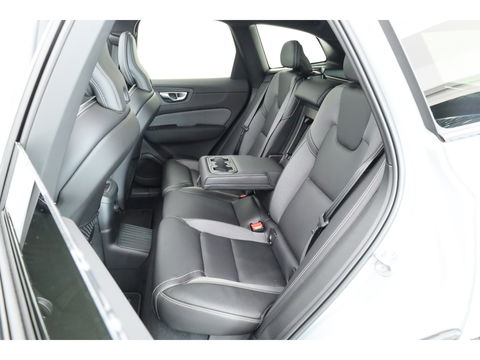 Volvo XC60 2.0 T8 Plug-in hybrid AWD Ultra Black Edition | Pano-dak | H&K Audio | Head up | Gelaagd Glas | Blis | ACC | 360 camera |