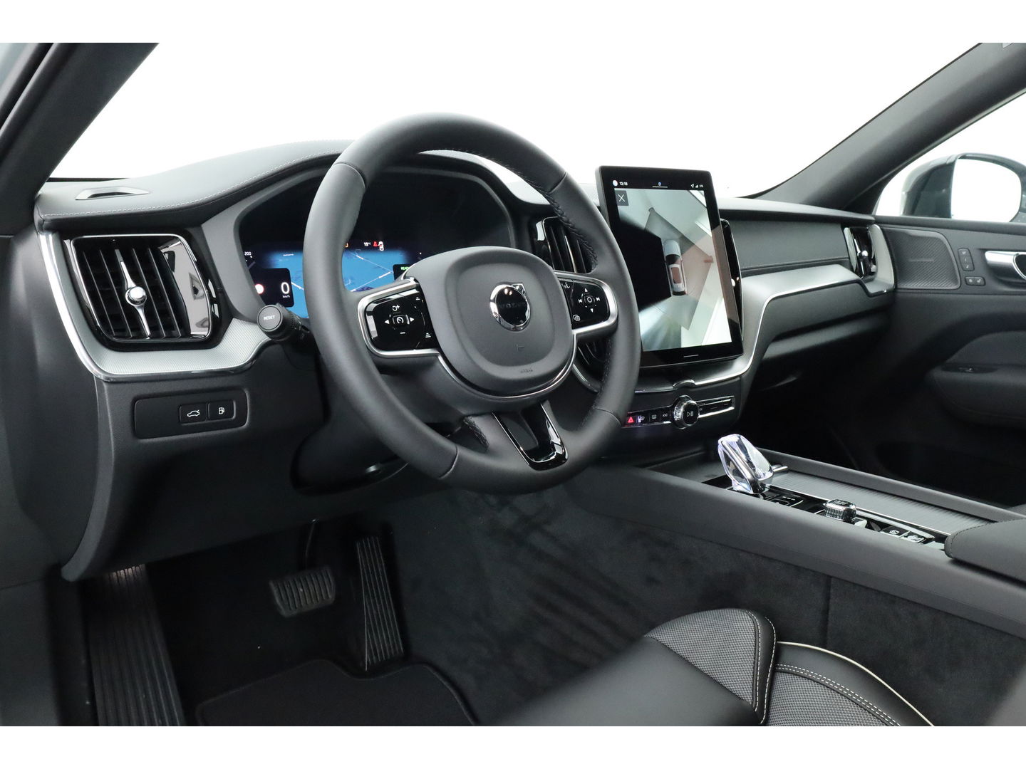 Volvo XC60 2.0 T8 Plug-in hybrid AWD Ultra Black Edition | Pano-dak | H&K Audio | Head up | Gelaagd Glas | Blis | ACC | 360 camera |