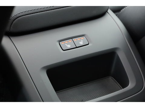 Volvo XC60 2.0 T8 Plug-in hybrid AWD Ultra Black Edition | Pano-dak | H&K Audio | Head up | Gelaagd Glas | Blis | ACC | 360 camera |