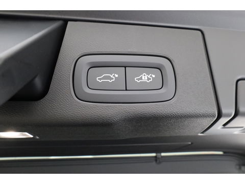 Volvo XC60 2.0 T8 Plug-in hybrid AWD Ultra Black Edition | Pano-dak | H&K Audio | Head up | Gelaagd Glas | Blis | ACC | 360 camera |