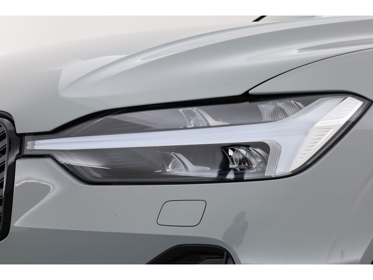 Volvo XC60 2.0 T8 Plug-in hybrid AWD Ultra Black Edition | Pano-dak | H&K Audio | Head up | Gelaagd Glas | Blis | ACC | 360 camera |