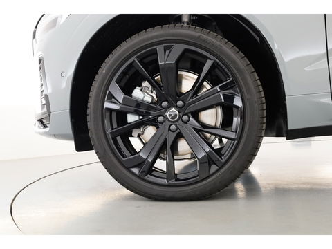 Volvo XC60 2.0 T8 Plug-in hybrid AWD Ultra Black Edition | Pano-dak | H&K Audio | Head up | Gelaagd Glas | Blis | ACC | 360 camera |