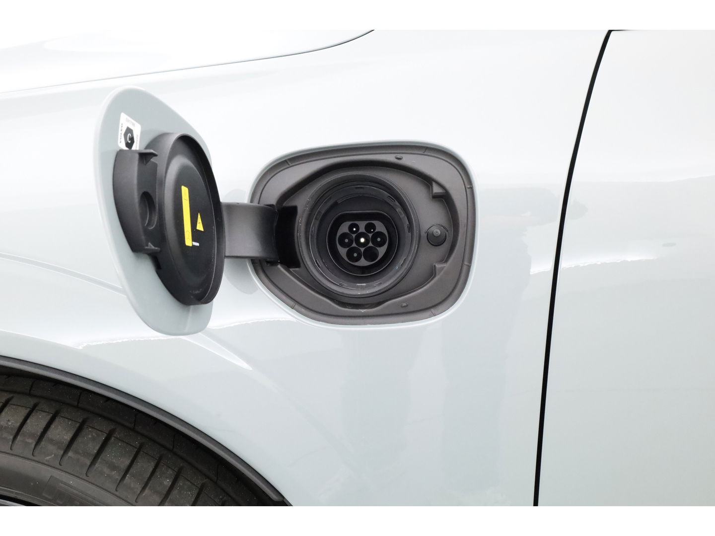 Volvo XC60 2.0 T8 Plug-in hybrid AWD Ultra Black Edition | Pano-dak | H&K Audio | Head up | Gelaagd Glas | Blis | ACC | 360 camera |