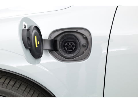 Volvo XC60 2.0 T8 Plug-in hybrid AWD Ultra Black Edition | Pano-dak | H&K Audio | Head up | Gelaagd Glas | Blis | ACC | 360 camera |