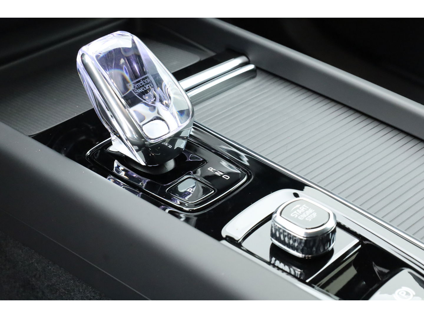 Volvo XC60 2.0 T8 Plug-in hybrid AWD Ultra Black Edition | Pano-dak | H&K Audio | Head up | Gelaagd Glas | Blis | ACC | 360 camera |