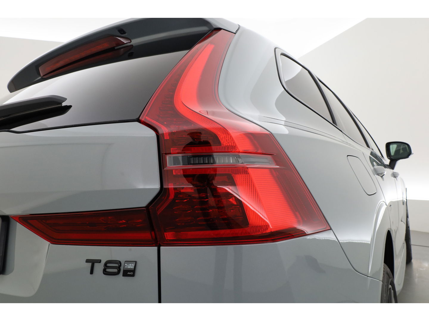 Volvo XC60 2.0 T8 Plug-in hybrid AWD Ultra Black Edition | Pano-dak | H&K Audio | Head up | Gelaagd Glas | Blis | ACC | 360 camera |