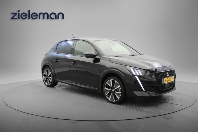 Peugeot e-208 - GT Pack 50 kWh - Digitaal Cockpit, Panorama, Carplay, Navi, Cruise, Camera, Half Leer, Stoelverw.