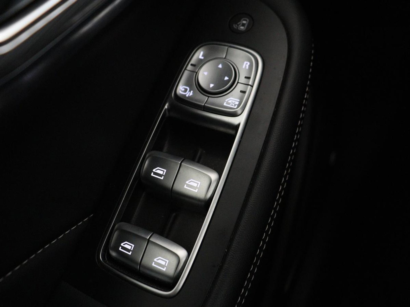 MG Marvel R Luxury 70 kWh | SOH 96% | Panoramadak | Stoelventilatie | Leder | 360 Camera | Adaptive cruise | Wamtepomp | Sfeerverlichting | Stoelverwarming | Carplay | Navigatie | Keyless