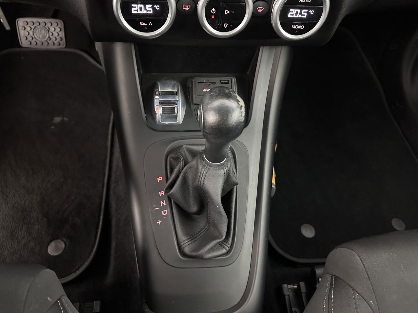 Alfa Romeo Giulietta 1.6 JTDm Super Aut. *NAVI-FULLMAP | SPORTSEATS | SHIFTPADDLES | ECC | PDC | CRUISE | 18''ALU*