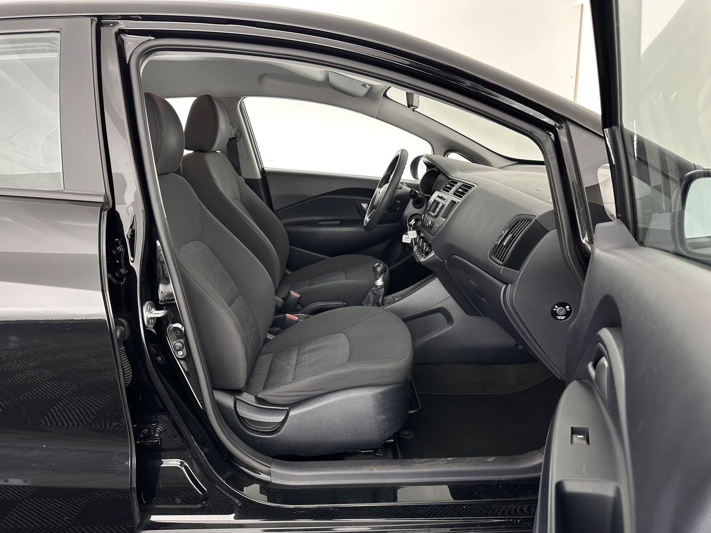 Kia Rio 1.2 CVVT ComfortLine *AIRCO | RADIO-CD/MP3 | COMFORTSEATS | TOWBAR*