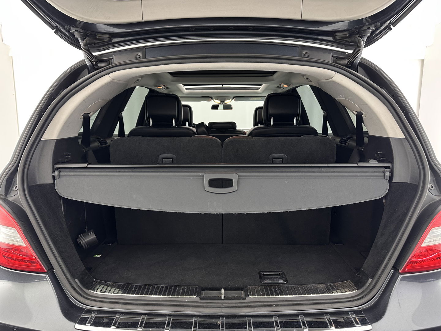 Mercedes-Benz R-Klasse 300 CDI BlueEFFICIENCY Prestige [ 7-Pers. ] Aut. *PANO | LEATHER-ALCANTARA | XENON | BLINDSPOT | NAVI-FULLMAP | COMFORTSEATS | CAMERA | SHIFTPADDLES | PRIVACYGLASS | 18''ALU*