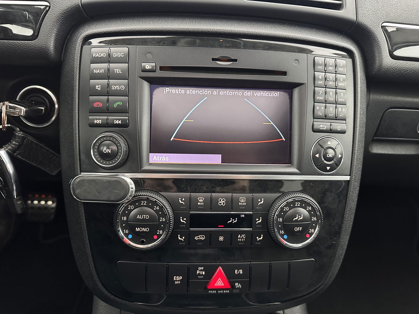 Mercedes-Benz R-Klasse 300 CDI BlueEFFICIENCY Prestige [ 7-Pers. ] Aut. *PANO | LEATHER-ALCANTARA | XENON | BLINDSPOT | NAVI-FULLMAP | COMFORTSEATS | CAMERA | SHIFTPADDLES | PRIVACYGLASS | 18''ALU*