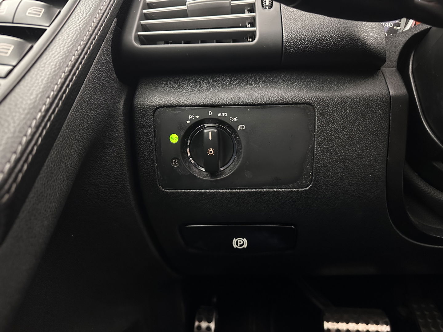 Mercedes-Benz R-Klasse 300 CDI BlueEFFICIENCY Prestige [ 7-Pers. ] Aut. *PANO | LEATHER-ALCANTARA | XENON | BLINDSPOT | NAVI-FULLMAP | COMFORTSEATS | CAMERA | SHIFTPADDLES | PRIVACYGLASS | 18''ALU*