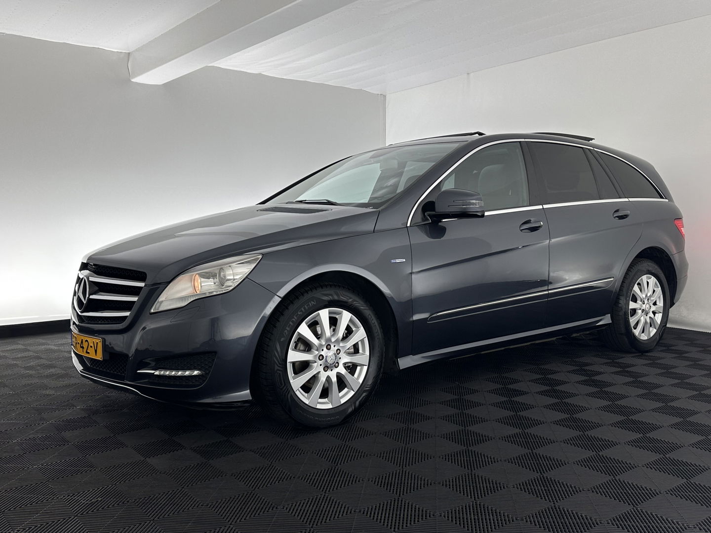 Mercedes-Benz R-Klasse 300 CDI BlueEFFICIENCY Prestige [ 7-Pers. ] Aut. *PANO | LEATHER-ALCANTARA | XENON | BLINDSPOT | NAVI-FULLMAP | COMFORTSEATS | CAMERA | SHIFTPADDLES | PRIVACYGLASS | 18''ALU*
