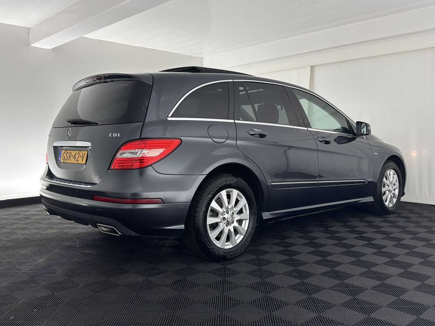 Mercedes-Benz R-Klasse 300 CDI BlueEFFICIENCY Prestige [ 7-Pers. ] Aut. *PANO | LEATHER-ALCANTARA | XENON | BLINDSPOT | NAVI-FULLMAP | COMFORTSEATS | CAMERA | SHIFTPADDLES | PRIVACYGLASS | 18''ALU*