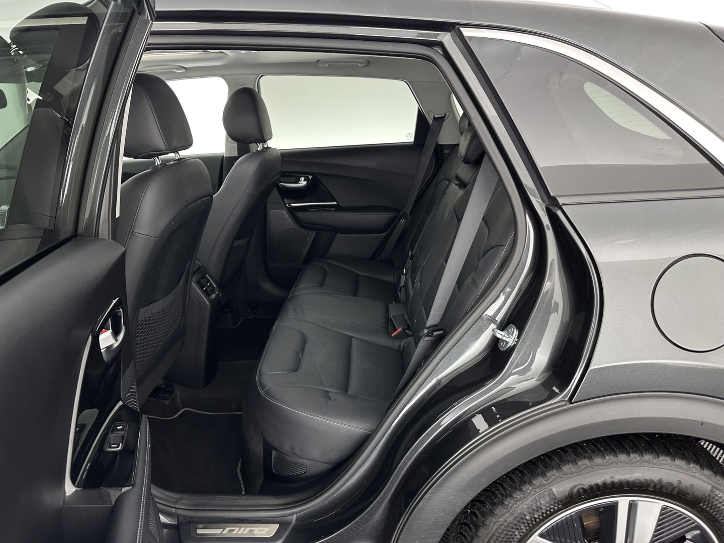 Kia Niro 1.6 GDi Hybrid ExecutiveLine (INCL-BTW) Aut. *PANO |  LEATHER | FULL-LED | NAVI-FULLMAP | DIGI-COCKPIT | HEATED-COMFORTSEATS | CAMERA | DAB+ | KEYLESS | ECC | SHIFTPADDLES | ADAPTIVE-CRUISE | LANE-ASSIST | 16"ALU*