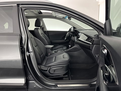 Kia Niro 1.6 GDi Hybrid ExecutiveLine (INCL-BTW) Aut. *PANO |  LEATHER | FULL-LED | NAVI-FULLMAP | DIGI-COCKPIT | HEATED-COMFORTSEATS | CAMERA | DAB+ | KEYLESS | ECC | SHIFTPADDLES | ADAPTIVE-CRUISE | LANE-ASSIST | 16"ALU*
