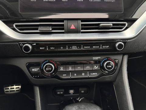 Kia Niro 1.6 GDi Hybrid ExecutiveLine (INCL-BTW) Aut. *PANO |  LEATHER | FULL-LED | NAVI-FULLMAP | DIGI-COCKPIT | HEATED-COMFORTSEATS | CAMERA | DAB+ | KEYLESS | ECC | SHIFTPADDLES | ADAPTIVE-CRUISE | LANE-ASSIST | 16"ALU*