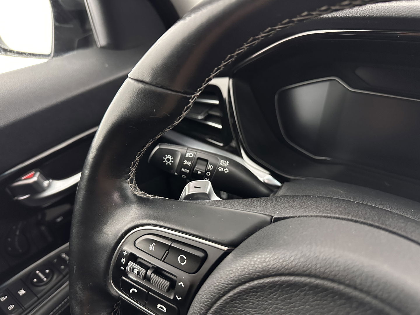 Kia Niro 1.6 GDi Hybrid ExecutiveLine (INCL-BTW) Aut. *PANO |  LEATHER | FULL-LED | NAVI-FULLMAP | DIGI-COCKPIT | HEATED-COMFORTSEATS | CAMERA | DAB+ | KEYLESS | ECC | SHIFTPADDLES | ADAPTIVE-CRUISE | LANE-ASSIST | 16"ALU*