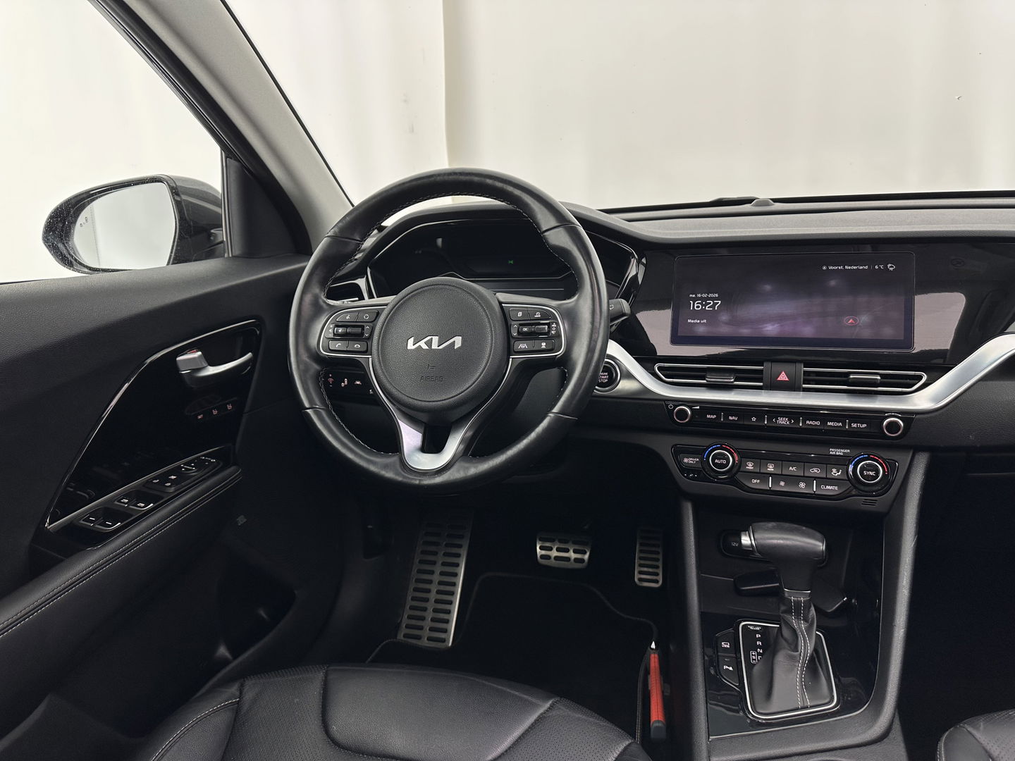 Kia Niro 1.6 GDi Hybrid ExecutiveLine (INCL-BTW) Aut. *PANO |  LEATHER | FULL-LED | NAVI-FULLMAP | DIGI-COCKPIT | HEATED-COMFORTSEATS | CAMERA | DAB+ | KEYLESS | ECC | SHIFTPADDLES | ADAPTIVE-CRUISE | LANE-ASSIST | 16"ALU*