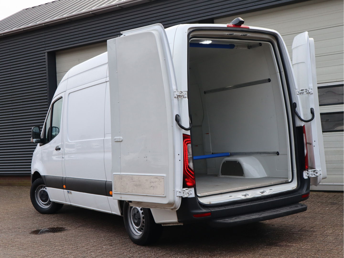 Mercedes-Benz Sprinter 315 CDI Automaat L2H2 RWD - Koelwagen Koeling - LED - MBUX