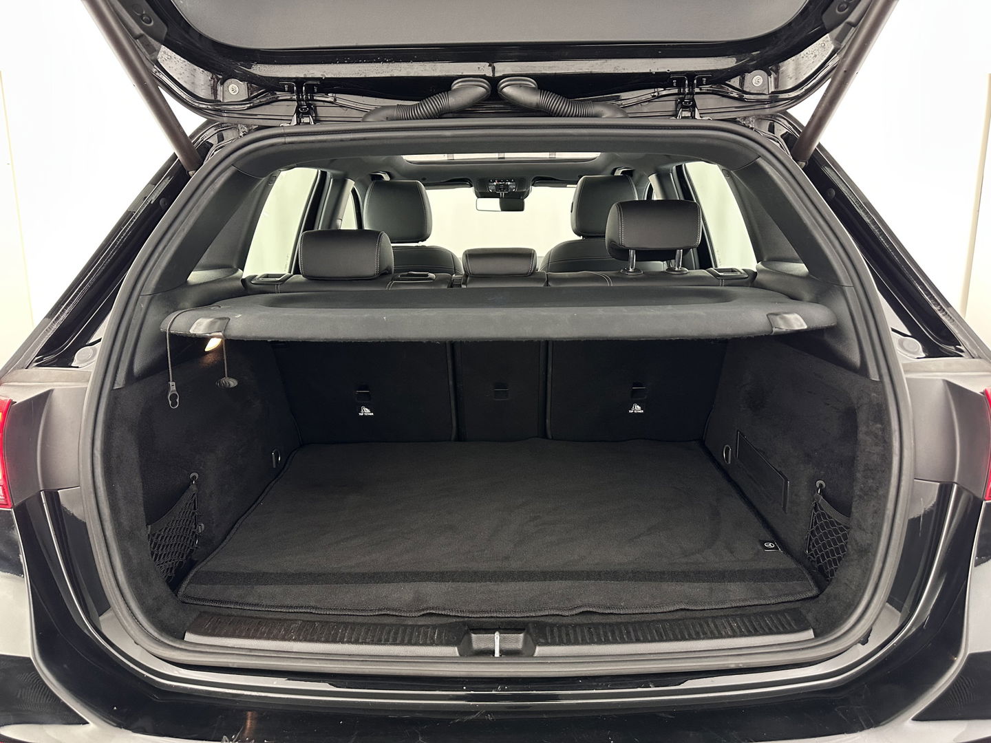 Mercedes-Benz B-Klasse 180d Launch Edition Premium Plus (INCL-BTW) Aut. *PANO | LEATHER-MICROFIBRE | KEYLESS |  FULL-LED | WIDESCREEN-DIGI-COCKPIT | CAMERA | COMFORTSEATS | NAVI-FULLMAP | ECC | CARPLAY | PDC | CRUISE | 17''ALU*