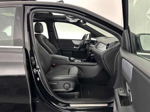 Mercedes-Benz B-Klasse 180d Launch Edition Premium Plus (INCL-BTW) Aut. *PANO | LEATHER-MICROFIBRE | KEYLESS |  FULL-LED | WIDESCREEN-DIGI-COCKPIT | CAMERA | COMFORTSEATS | NAVI-FULLMAP | ECC | CARPLAY | PDC | CRUISE | 17''ALU*