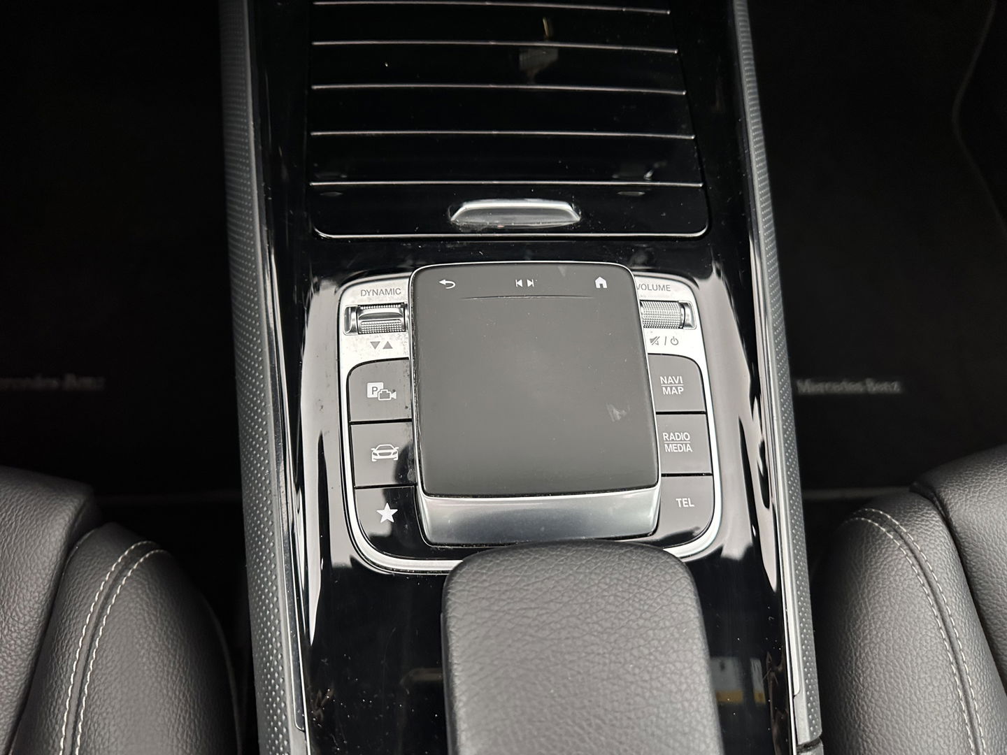 Mercedes-Benz B-Klasse 180d Launch Edition Premium Plus (INCL-BTW) Aut. *PANO | LEATHER-MICROFIBRE | KEYLESS |  FULL-LED | WIDESCREEN-DIGI-COCKPIT | CAMERA | COMFORTSEATS | NAVI-FULLMAP | ECC | CARPLAY | PDC | CRUISE | 17''ALU*