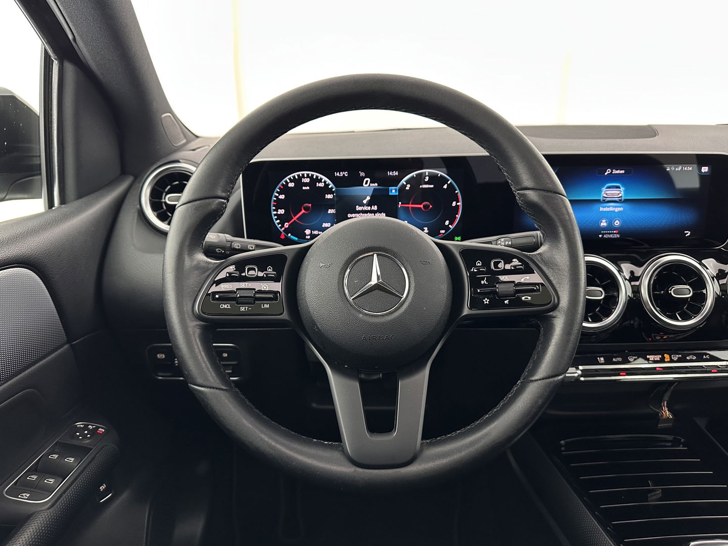 Mercedes-Benz B-Klasse 180d Launch Edition Premium Plus (INCL-BTW) Aut. *PANO | LEATHER-MICROFIBRE | KEYLESS |  FULL-LED | WIDESCREEN-DIGI-COCKPIT | CAMERA | COMFORTSEATS | NAVI-FULLMAP | ECC | CARPLAY | PDC | CRUISE | 17''ALU*