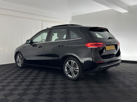Mercedes-Benz B-Klasse 180d Launch Edition Premium Plus (INCL-BTW) Aut. *PANO | LEATHER-MICROFIBRE | KEYLESS |  FULL-LED | WIDESCREEN-DIGI-COCKPIT | CAMERA | COMFORTSEATS | NAVI-FULLMAP | ECC | CARPLAY | PDC | CRUISE | 17''ALU*
