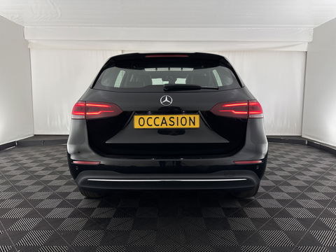 Mercedes-Benz B-Klasse 180d Launch Edition Premium Plus (INCL-BTW) Aut. *PANO | LEATHER-MICROFIBRE | KEYLESS |  FULL-LED | WIDESCREEN-DIGI-COCKPIT | CAMERA | COMFORTSEATS | NAVI-FULLMAP | ECC | CARPLAY | PDC | CRUISE | 17''ALU*