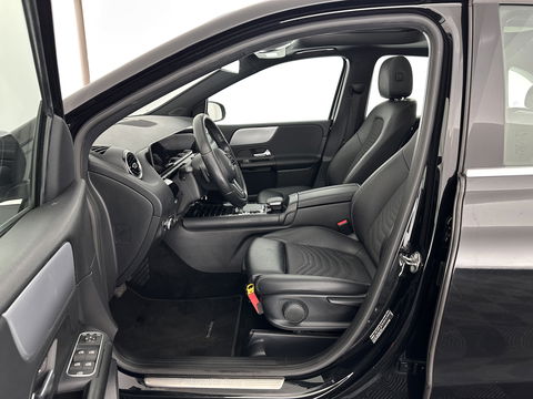 Mercedes-Benz B-Klasse 180d Launch Edition Premium Plus (INCL-BTW) Aut. *PANO | LEATHER-MICROFIBRE | KEYLESS |  FULL-LED | WIDESCREEN-DIGI-COCKPIT | CAMERA | COMFORTSEATS | NAVI-FULLMAP | ECC | CARPLAY | PDC | CRUISE | 17''ALU*