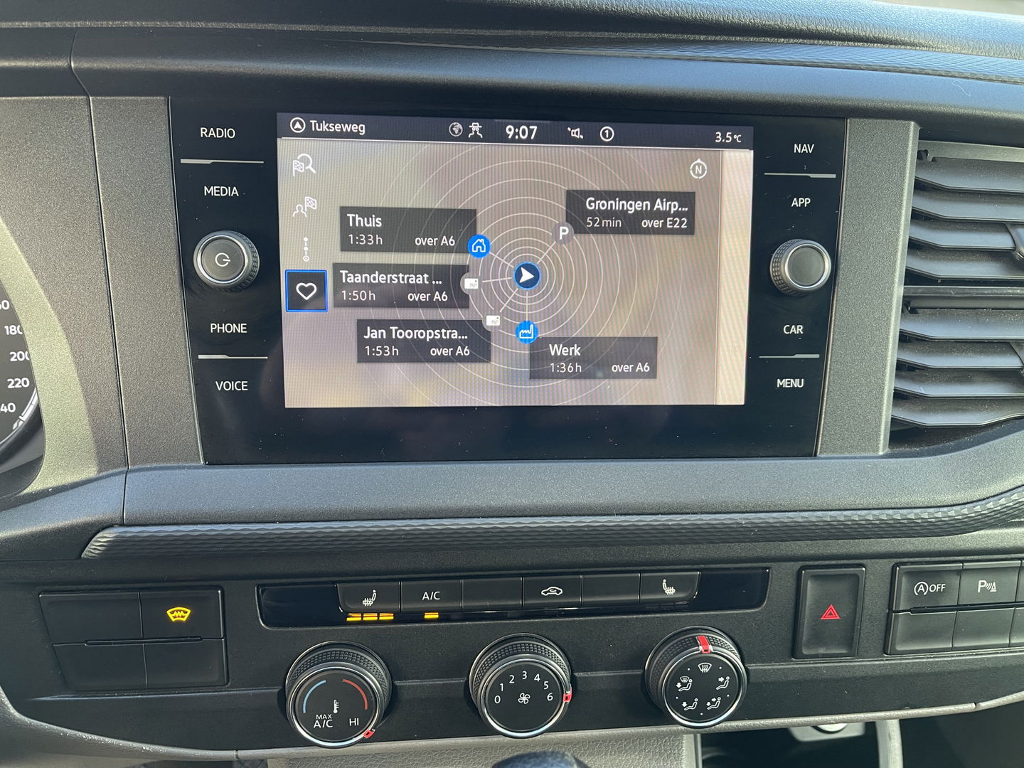 Volkswagen Transporter 2.0 TDI 150pk DSG automaat L2H1 28 / vaste prijs rijklaar € 24.950 ex btw / lease vanaf € 408 / airco / cruise / navi / euro 6 / bpm vrij / dubbele schuifdeur !