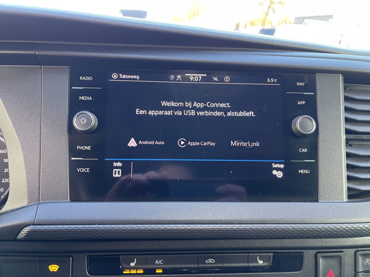 Volkswagen Transporter 2.0 TDI 150pk DSG automaat L2H1 28 / vaste prijs rijklaar € 24.950 ex btw / lease vanaf € 408 / airco / cruise / navi / euro 6 / bpm vrij / dubbele schuifdeur !