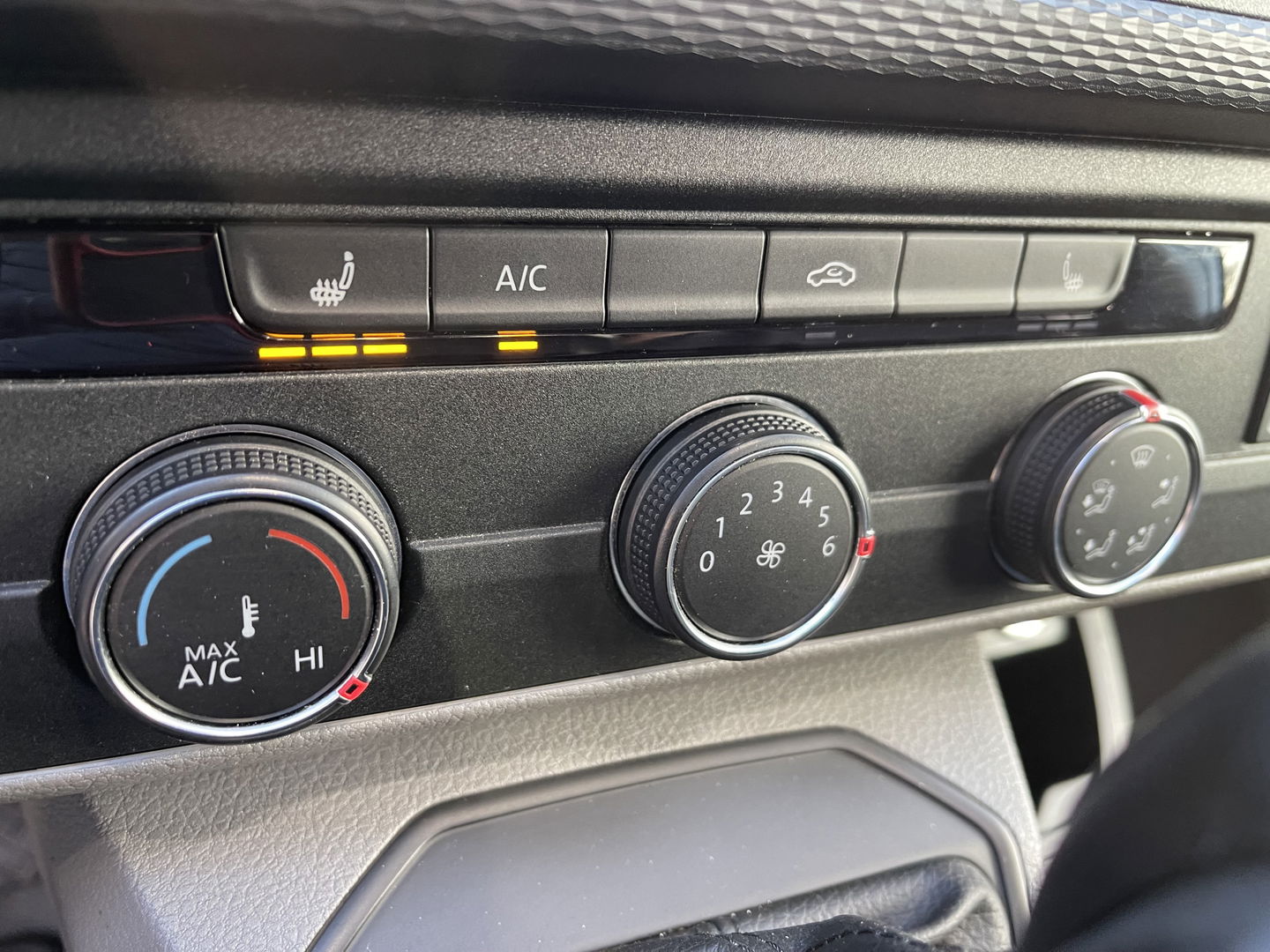 Volkswagen Transporter 2.0 TDI 150pk DSG automaat L2H1 28 / vaste prijs rijklaar € 24.950 ex btw / lease vanaf € 408 / airco / cruise / navi / euro 6 / bpm vrij / dubbele schuifdeur !