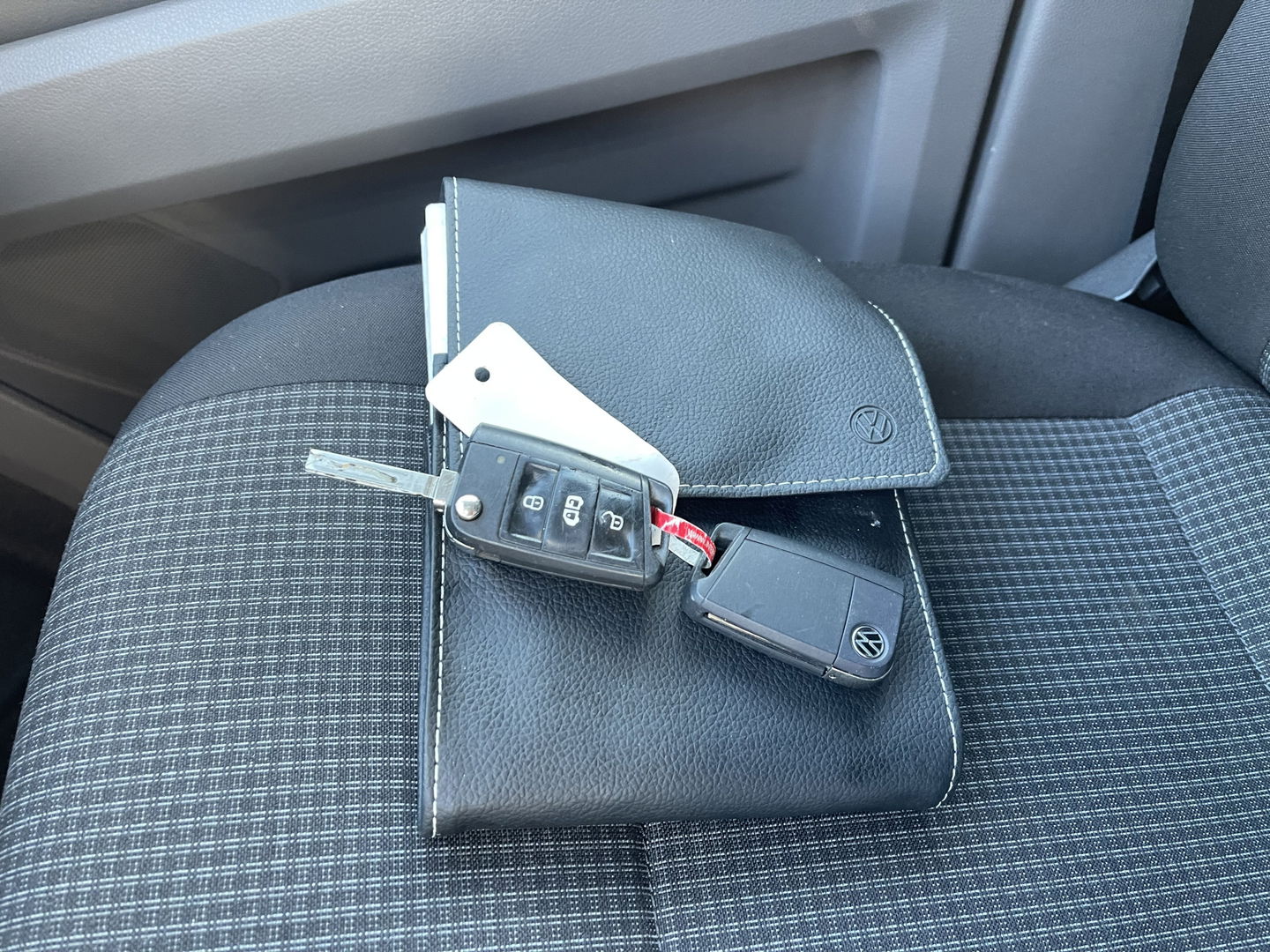 Volkswagen Transporter 2.0 TDI 150pk DSG automaat L2H1 28 / vaste prijs rijklaar € 24.950 ex btw / lease vanaf € 408 / airco / cruise / navi / euro 6 / bpm vrij / dubbele schuifdeur !